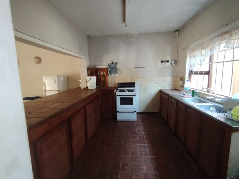 Opportunity Knocks in the Heart of Port Edward - Photo 6