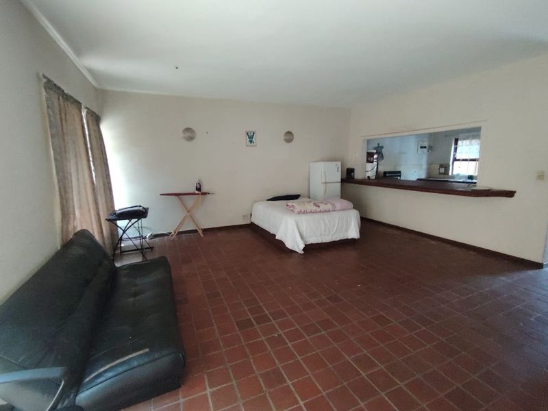 Opportunity Knocks in the Heart of Port Edward - Photo 9