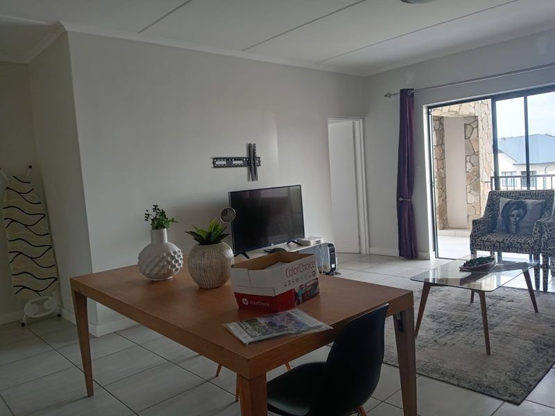 Stunning 2 bedroom Fully Furnished 2nd Floor Apartment to Rent in Waterfall City - Photo 7