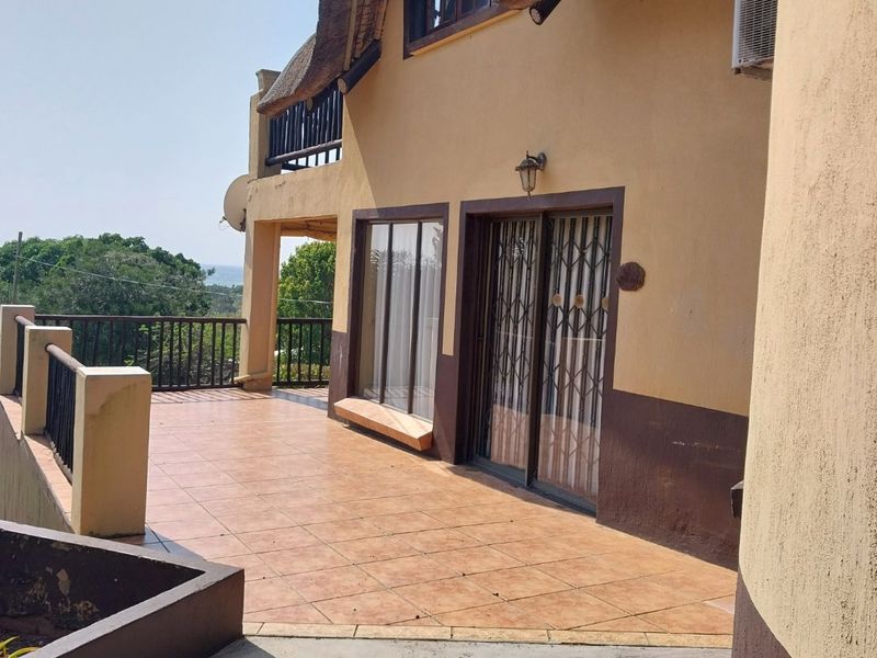 SPACIOUS UNIT WITH AMAZING SEA VIEW - Photo 3