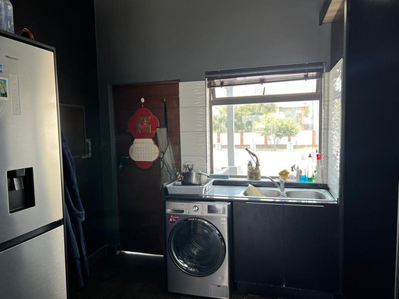 2 Bed | 1 Bath  | Top Floor Unit with Views – 74m2 - Photo 5