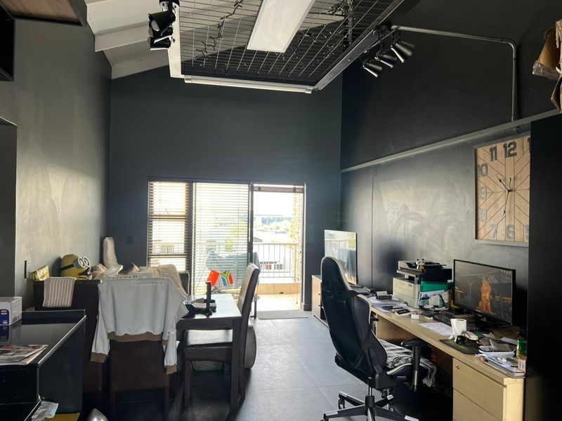 2 Bed | 1 Bath  | Top Floor Unit with Views – 74m2 - Photo 6