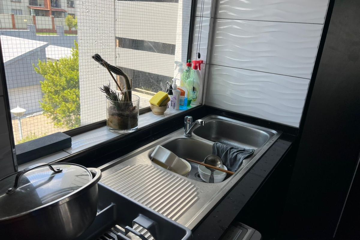 2 Bed | 1 Bath  | Top Floor Unit with Views – 74m2 - Photo 4