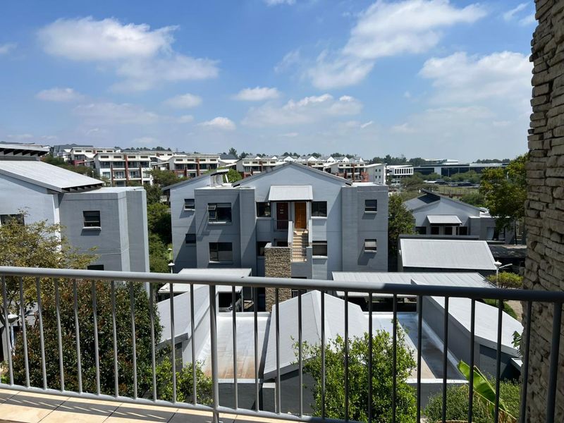 2 Bed | 1 Bath  | Top Floor Unit with Views – 74m2 - Photo 1