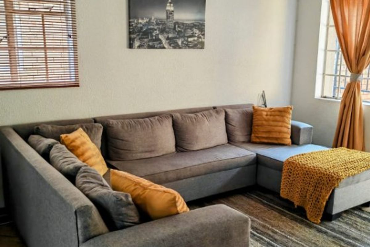 Charming Duplex with Private Garden and Secure Living - Photo 3