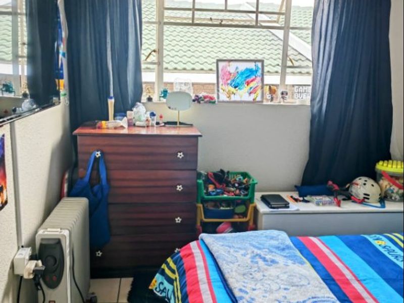 Charming Duplex with Private Garden and Secure Living - Photo 10