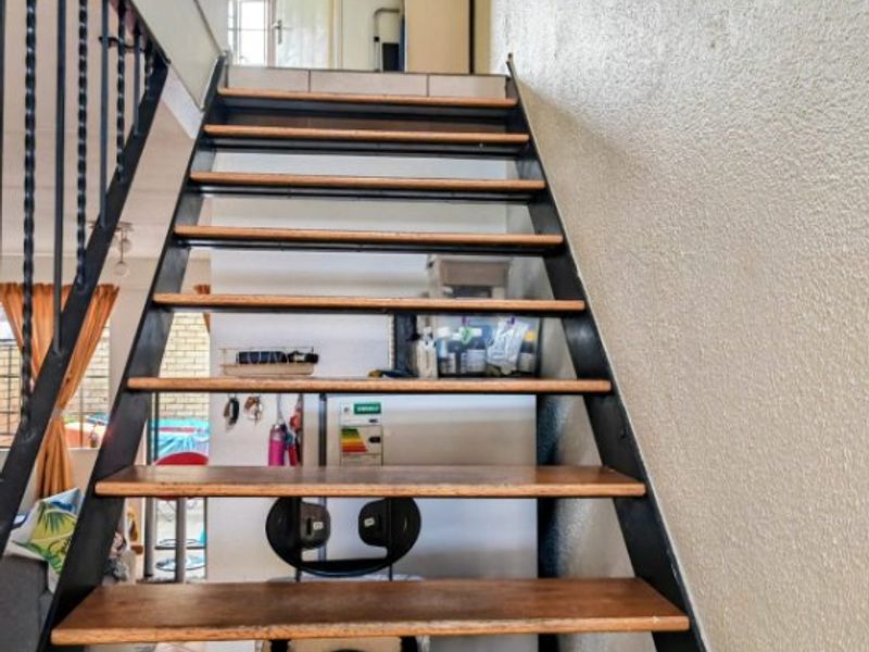 Charming Duplex with Private Garden and Secure Living - Photo 6