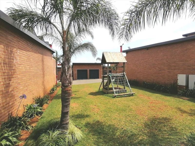 Spacious Family Home with Practical Living Spaces - Photo 1