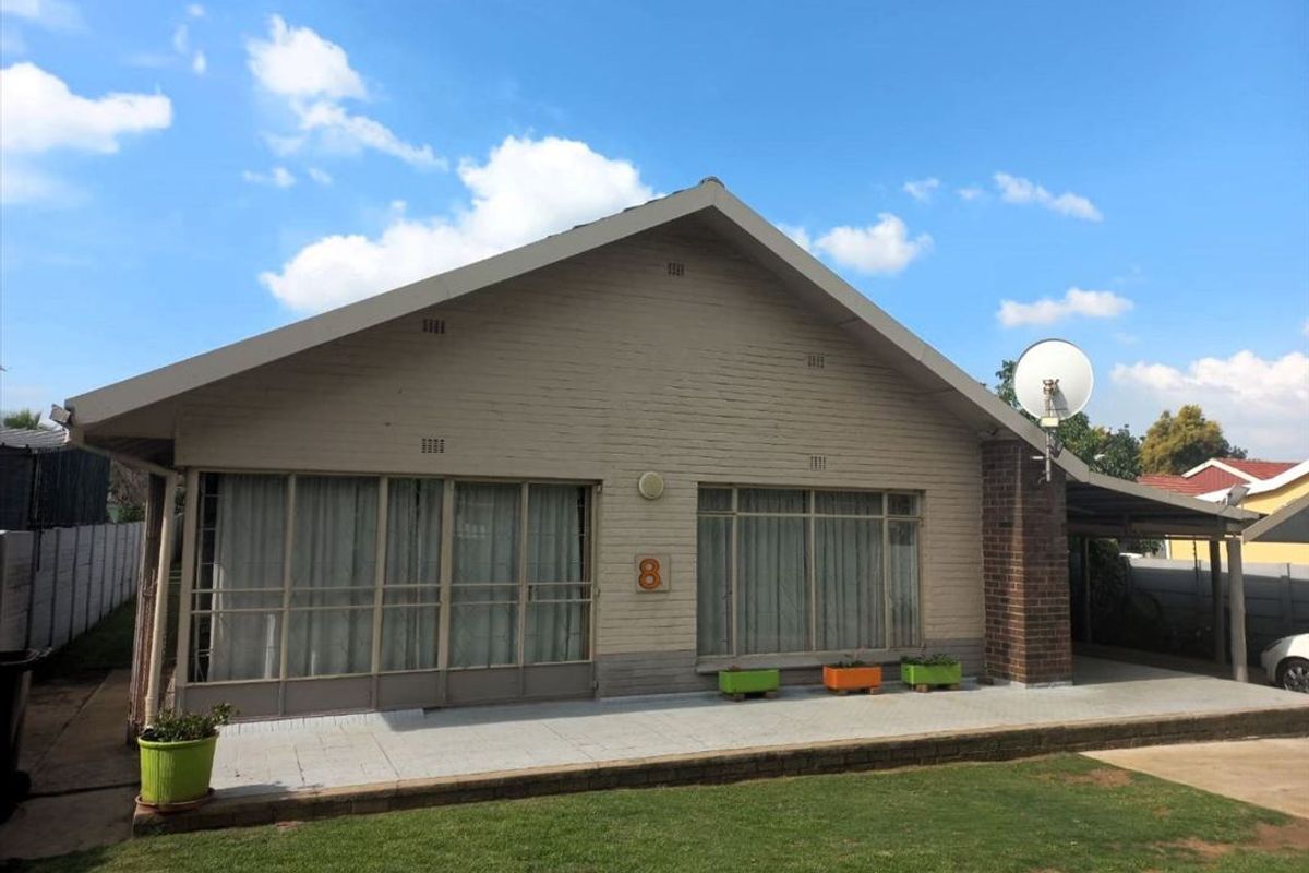 Versatile Family Home with Granny Flat and Ample Parking - Photo 3