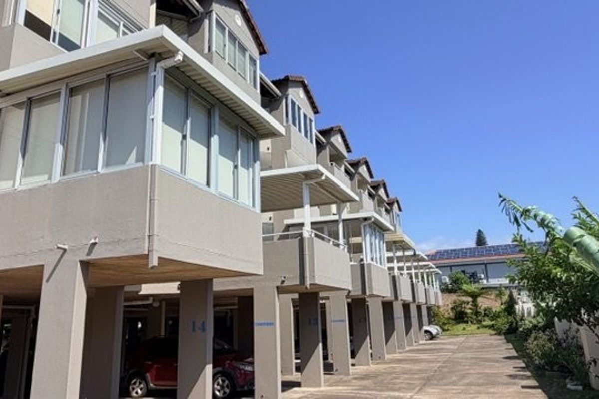 Neat 2-Bedroom Unit with Side Sea Views – Sunset Beach, Uvongo - Photo 3