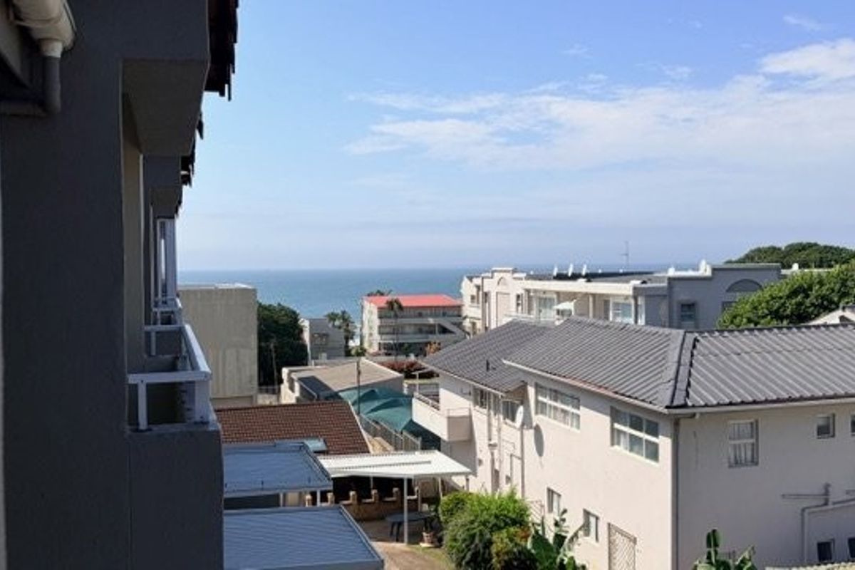 Neat 2-Bedroom Unit with Side Sea Views – Sunset Beach, Uvongo - Photo 5