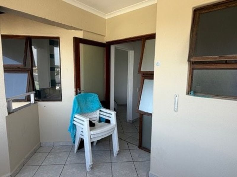 Neat 2-Bedroom Unit with Side Sea Views – Sunset Beach, Uvongo - Photo 7
