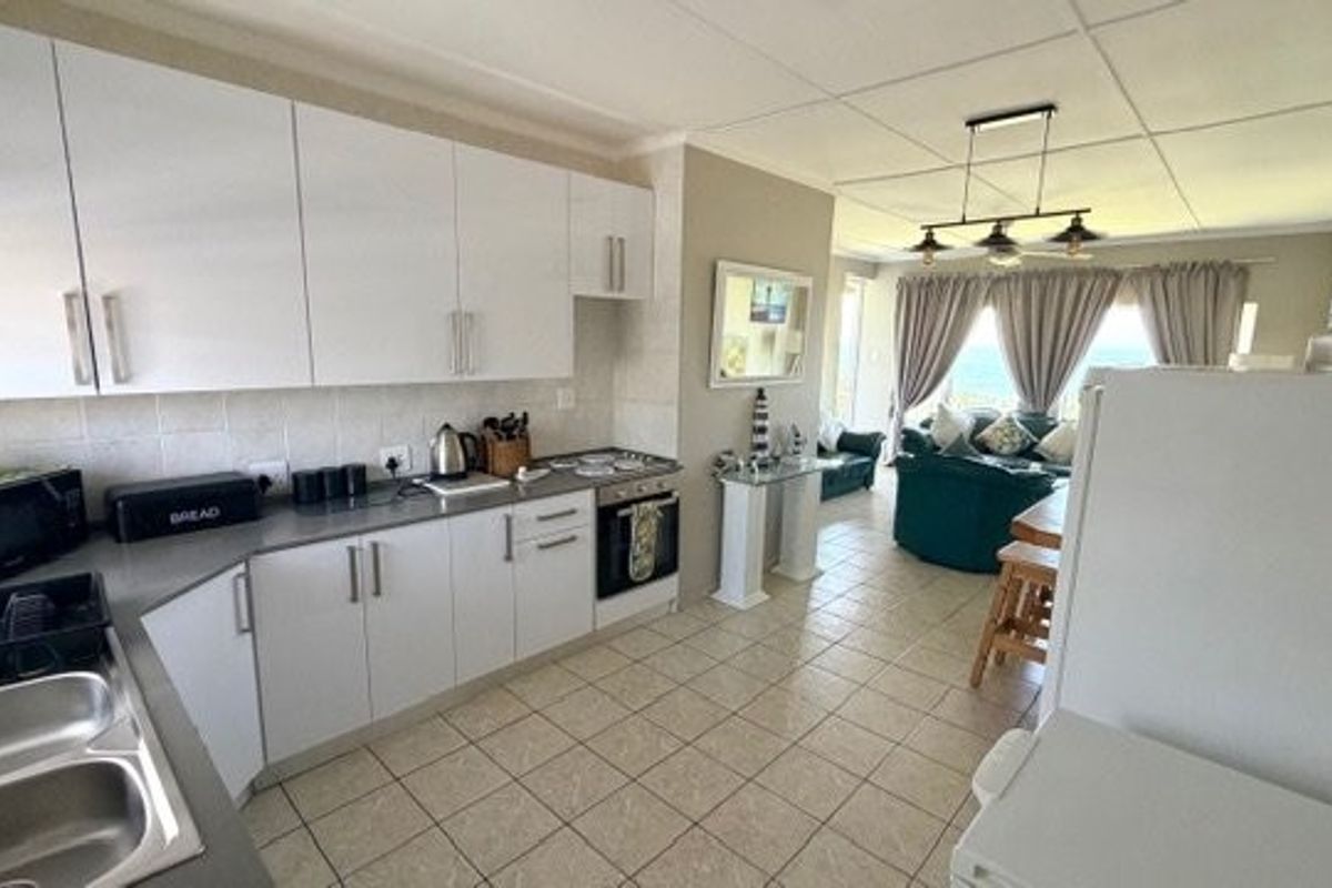 Experience Effortless Seaside Living – Stylish Holiday Retreat with Endless Ocean Views in Uvongo - Photo 4