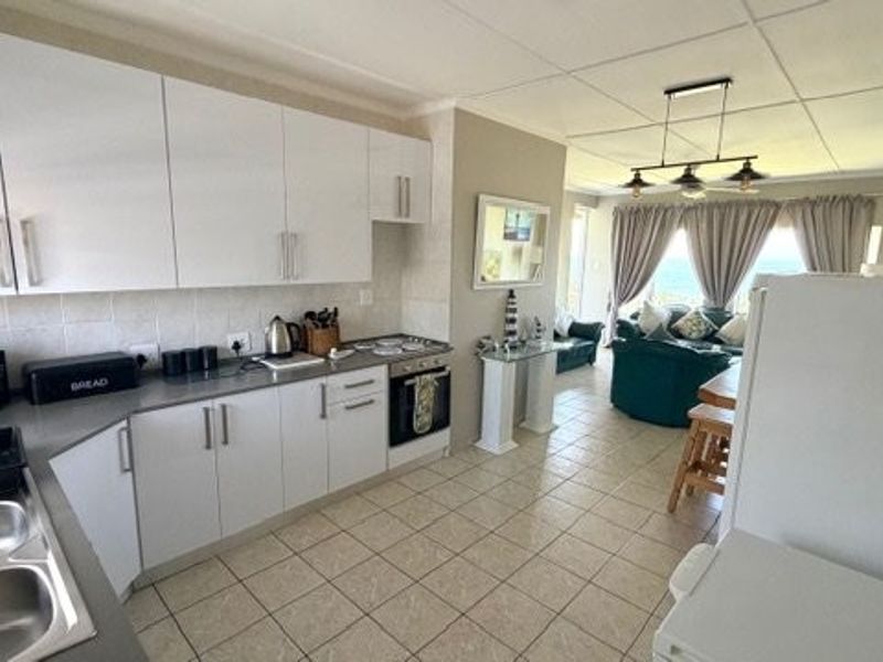 Experience Effortless Seaside Living – Stylish Holiday Retreat with Endless Ocean Views in Uvongo - Photo 4