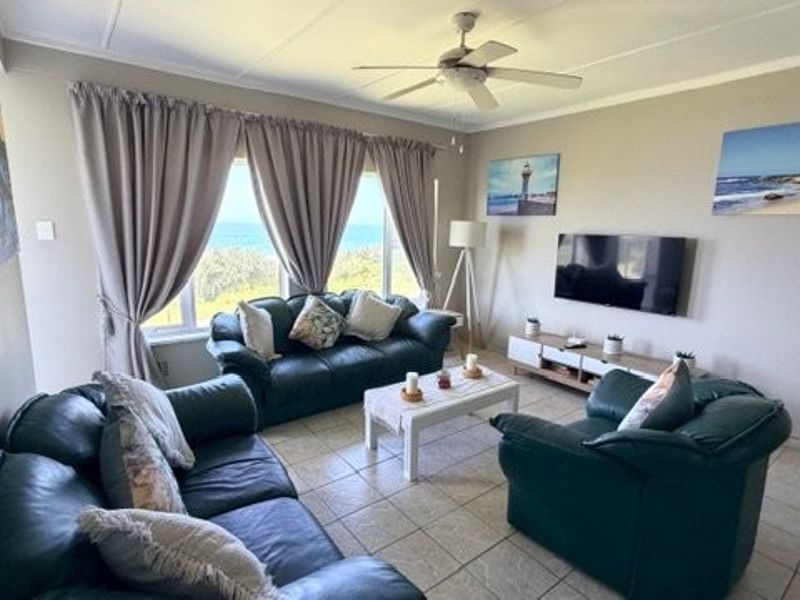 Experience Effortless Seaside Living – Stylish Holiday Retreat with Endless Ocean Views in Uvongo - Photo 10