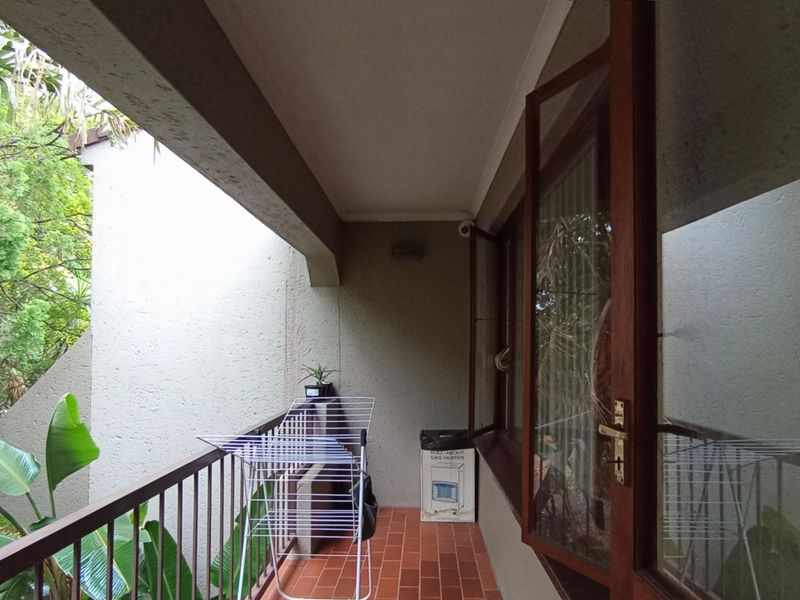 2 Bedroom Apartment forsale in Sunninghill - Photo 3
