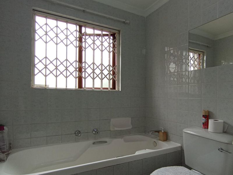 2 Bedroom Apartment forsale in Sunninghill - Photo 5