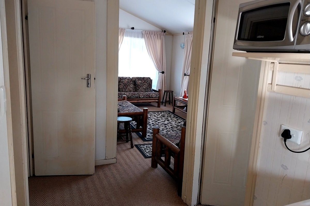 4 BEDROOM UNIT WITH LOCK UP GARAGE FOR SALE - Photo 4