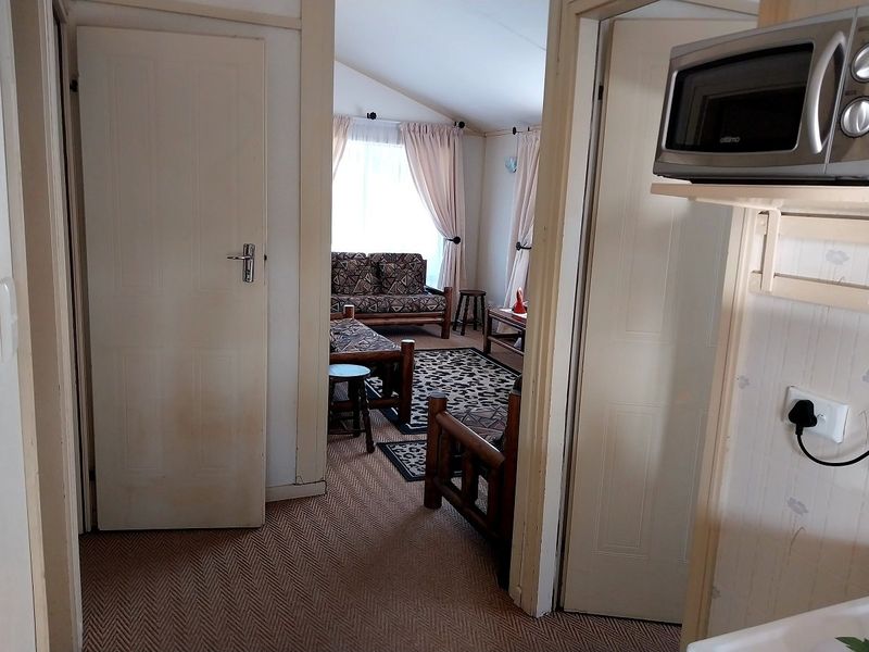 4 BEDROOM UNIT WITH LOCK UP GARAGE FOR SALE - Photo 4