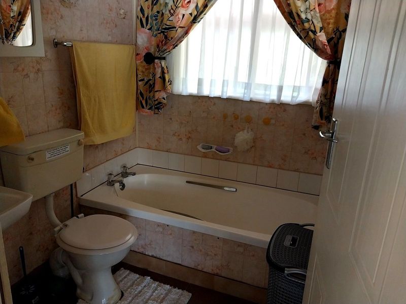 4 BEDROOM UNIT WITH LOCK UP GARAGE FOR SALE - Photo 7