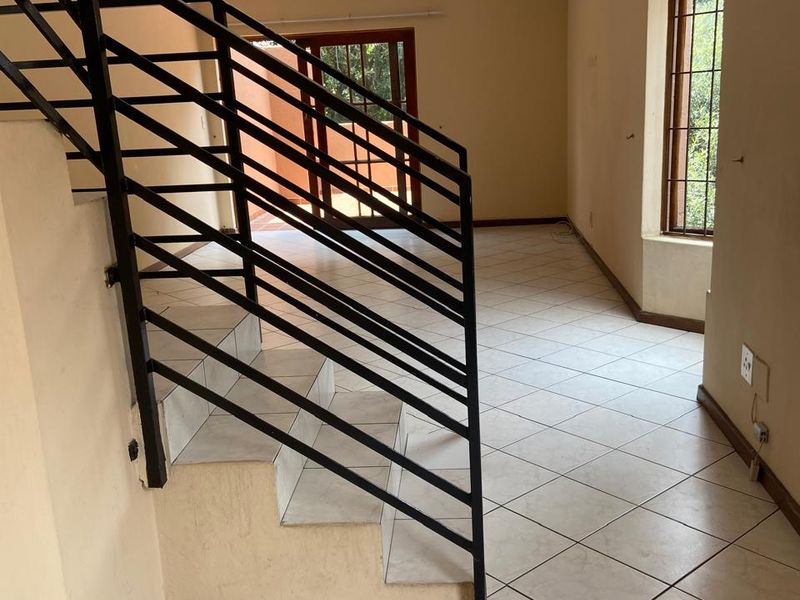 Modern 2-Bedroom Apartment in a Prime Location. - Photo 2