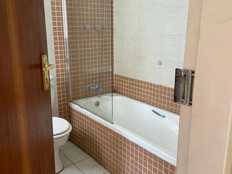 Modern 2-Bedroom Apartment in a Prime Location. - Photo 9