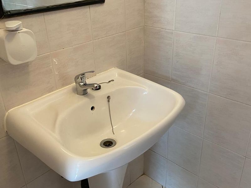 Modern 2-Bedroom Apartment in a Prime Location. - Photo 7