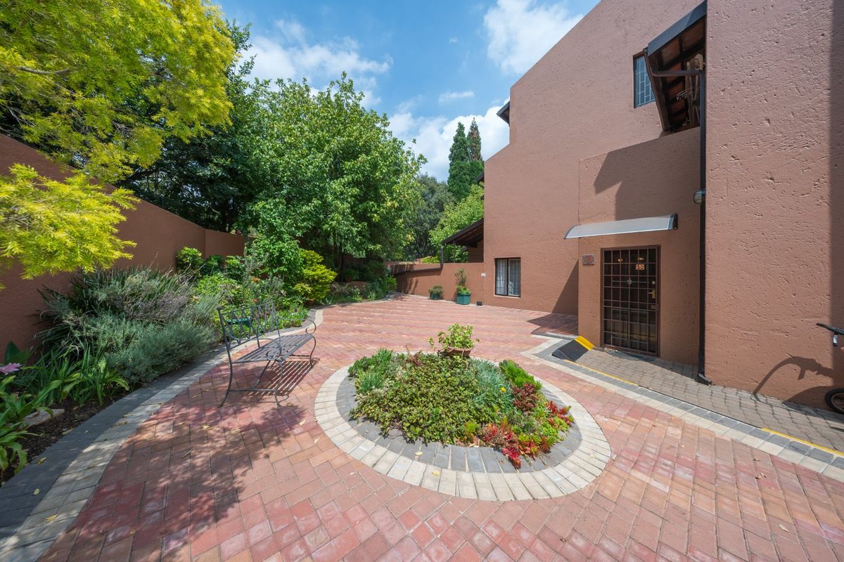 Secure Lock Up and Go Townhouse in Sought After Buurendal Edenvale! - Photo 2
