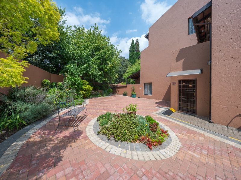 Secure Lock Up and Go Townhouse in Sought After Buurendal Edenvale! - Photo 2