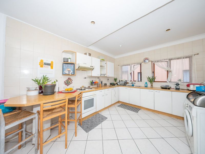 Secure Lock Up and Go Townhouse in Sought After Buurendal Edenvale! - Photo 5