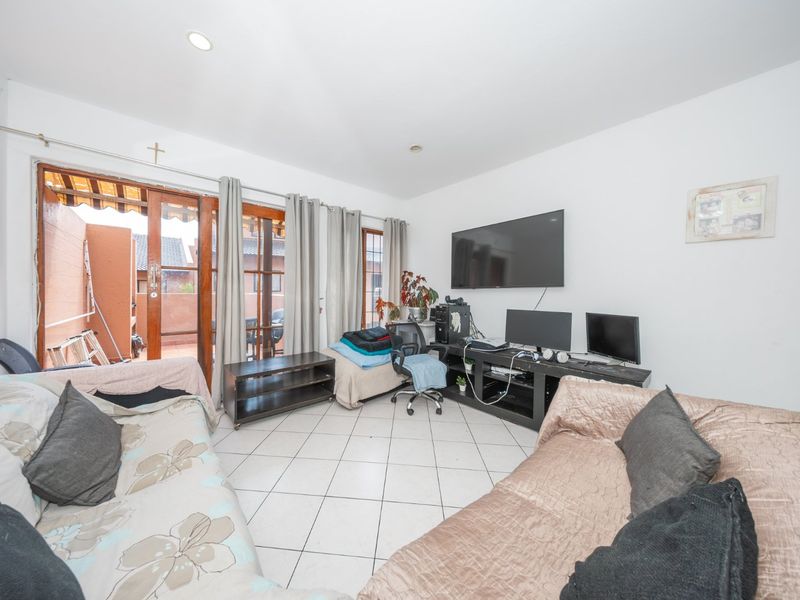 Secure Lock Up and Go Townhouse in Sought After Buurendal Edenvale! - Photo 9