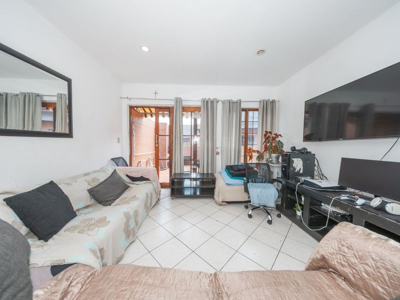 Secure Lock Up and Go Townhouse in Sought After Buurendal Edenvale! - Photo 8