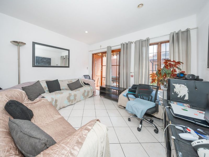 Secure Lock Up and Go Townhouse in Sought After Buurendal Edenvale! - Photo 7