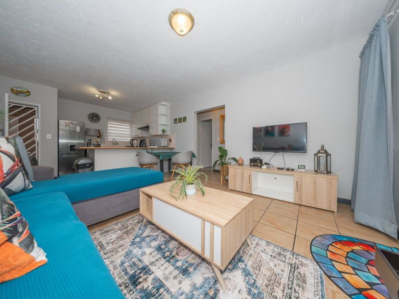 Immaculate Garden Townhouse Offering Secure Lock Up and Go Living - Photo 6