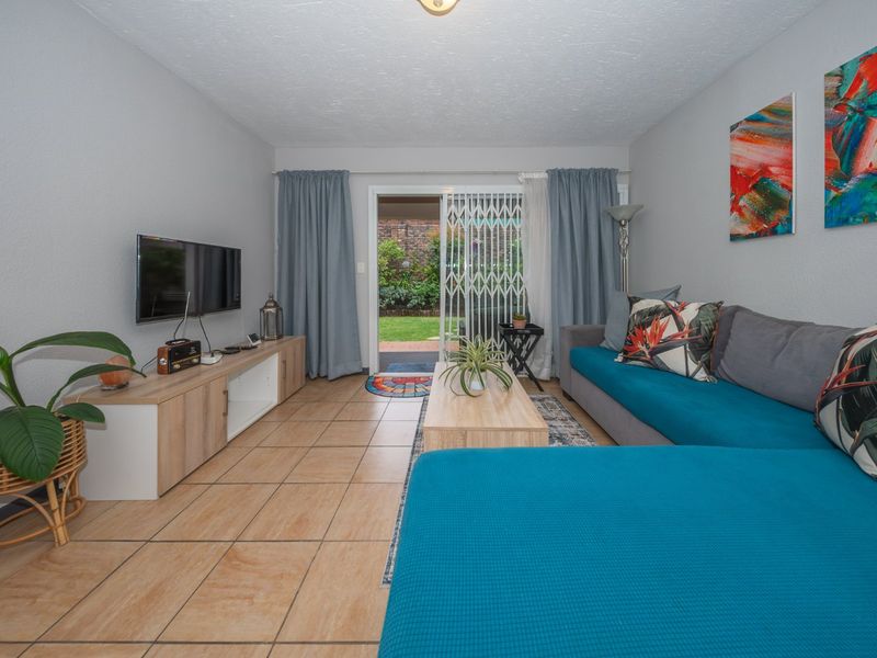 Immaculate Garden Townhouse Offering Secure Lock Up and Go Living - Photo 10