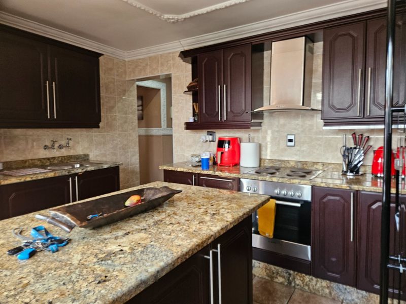 Stunning 3-Bedroom Family Home - Photo 9