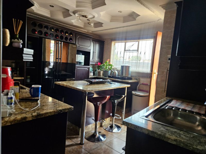 Stunning 3-Bedroom Family Home - Photo 8