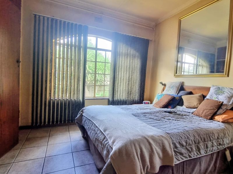 A 4-Bedroom Family Retreat in Prestigious Flora Gardens - Photo 8