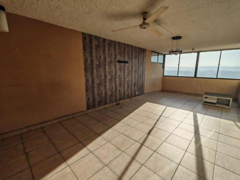 3 Bedrooms, 2 Bathrooms Apartment For Sale In Pinetown, Durban - Photo 3