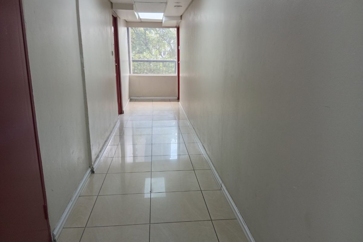 Well- 1 bedroom,1 bathroom commune with Fully Furnished Shared Kitchen. - Photo 2