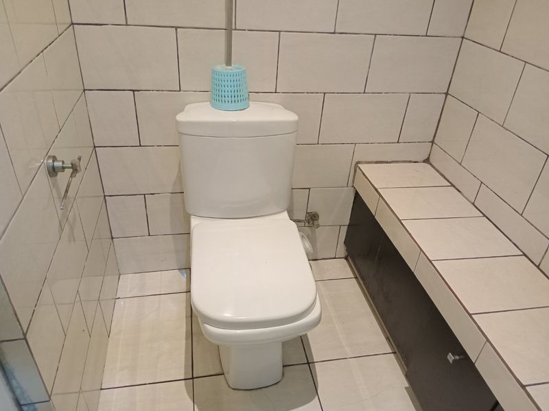 Well- 1 bedroom,1 bathroom commune with Fully Furnished Shared Kitchen. - Photo 7