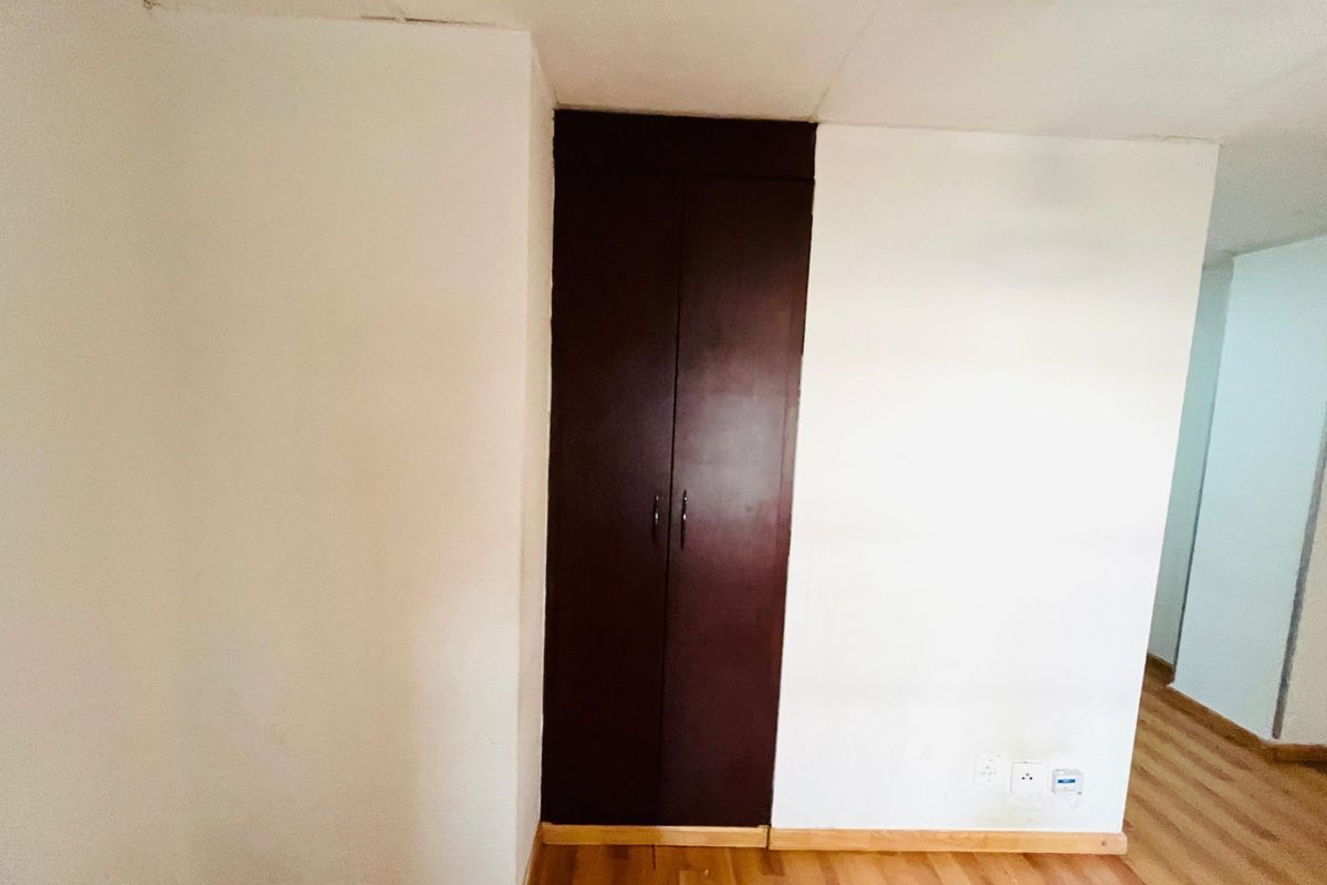 Bachelor flat to rent in Marshalltown,Johannesburg -secure now!! - Photo 5