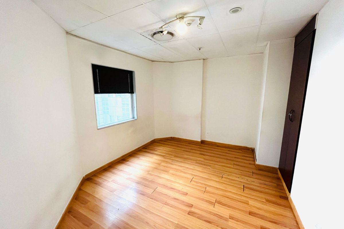 Bachelor flat to rent in Marshalltown,Johannesburg -secure now!! - Photo 3