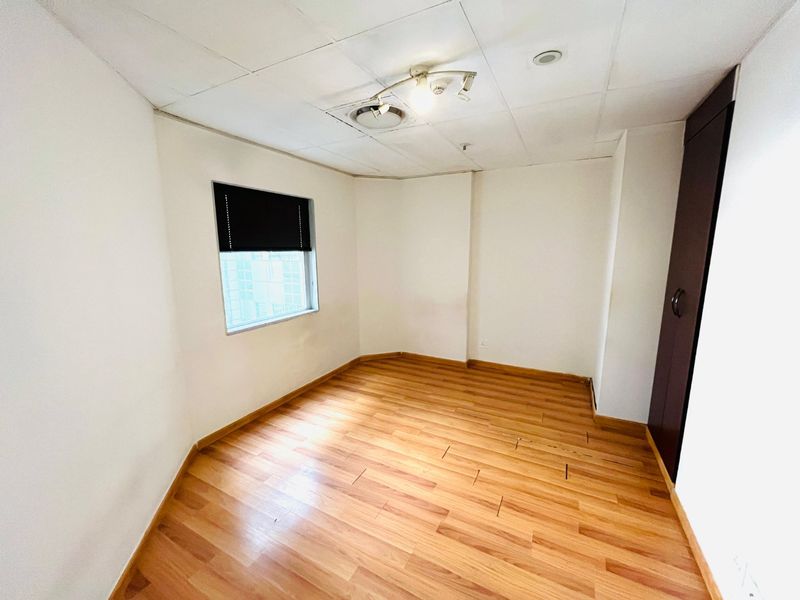 Bachelor flat to rent in Marshalltown,Johannesburg -secure now!! - Photo 3