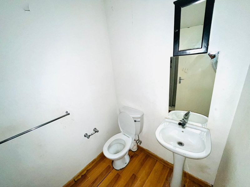 Bachelor flat to rent in Marshalltown,Johannesburg -secure now!! - Photo 9