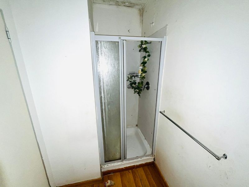 Bachelor flat to rent in Marshalltown,Johannesburg -secure now!! - Photo 8