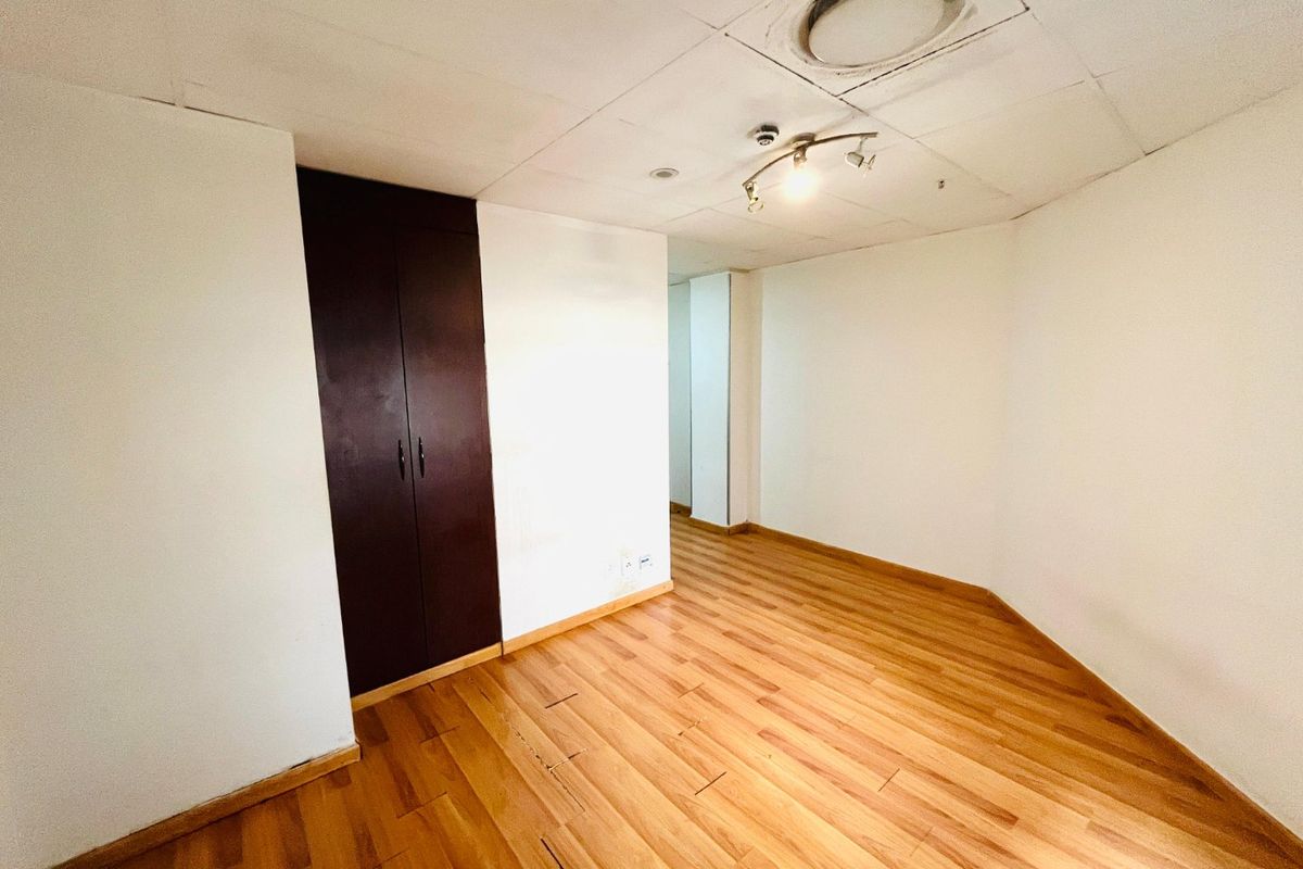 Bachelor flat to rent in Marshalltown,Johannesburg -secure now!! - Photo 4