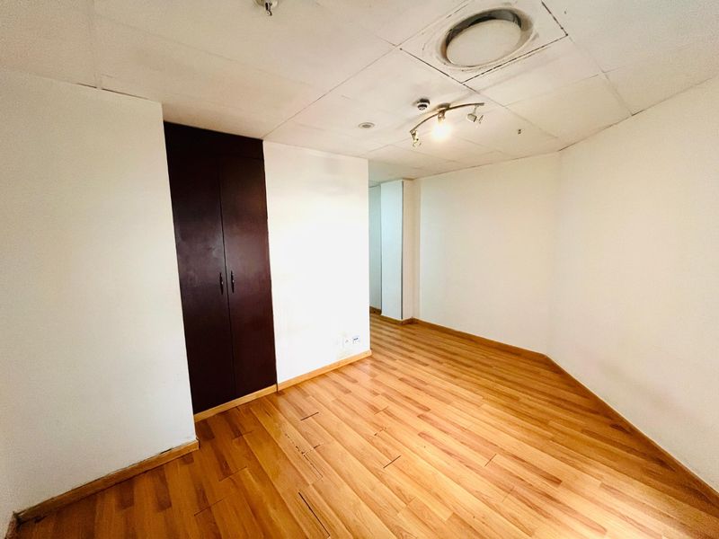 Bachelor flat to rent in Marshalltown,Johannesburg -secure now!! - Photo 4