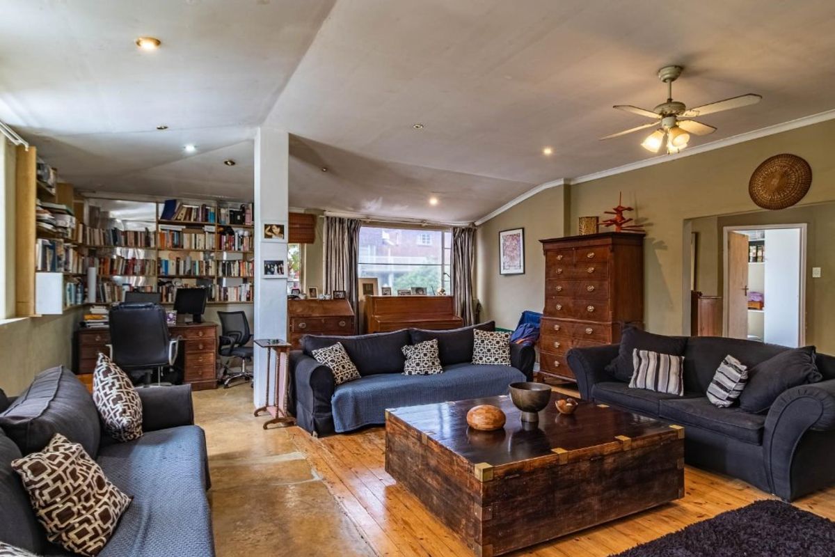 Spacious Family Home with Income-Generating Cottages - Photo 5