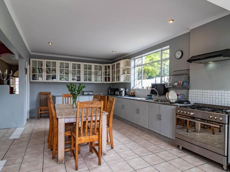 Spacious Family Home with Income-Generating Cottages - Photo 4